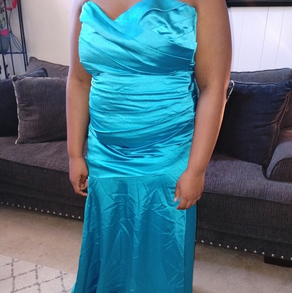 Dress For Prom - Picture 2 of 5